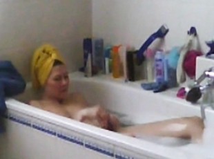 My horny girlfriend masturbates in bath